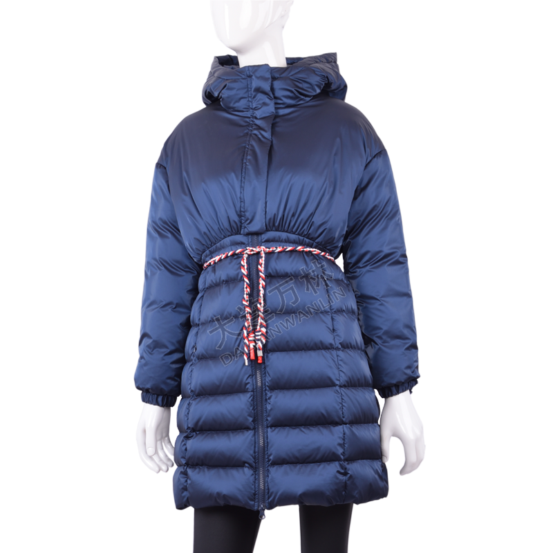 连帽收腰休闲羽绒服